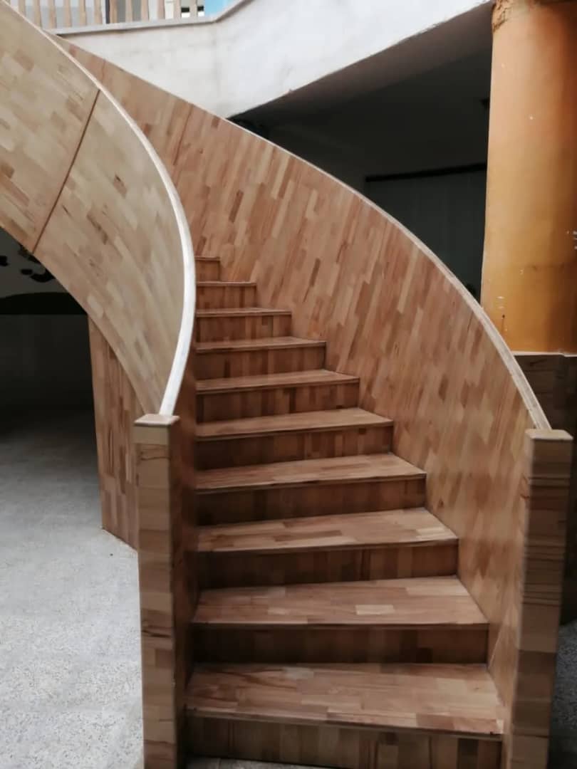 استفاده از پانل فینگر جوینت برای ساخت کف پله چوبی 1 پانل فینگر جوینت برای ساخت کف پله